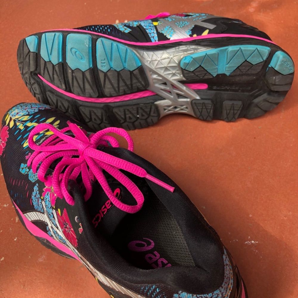 ASICS - Picture 2 of 5